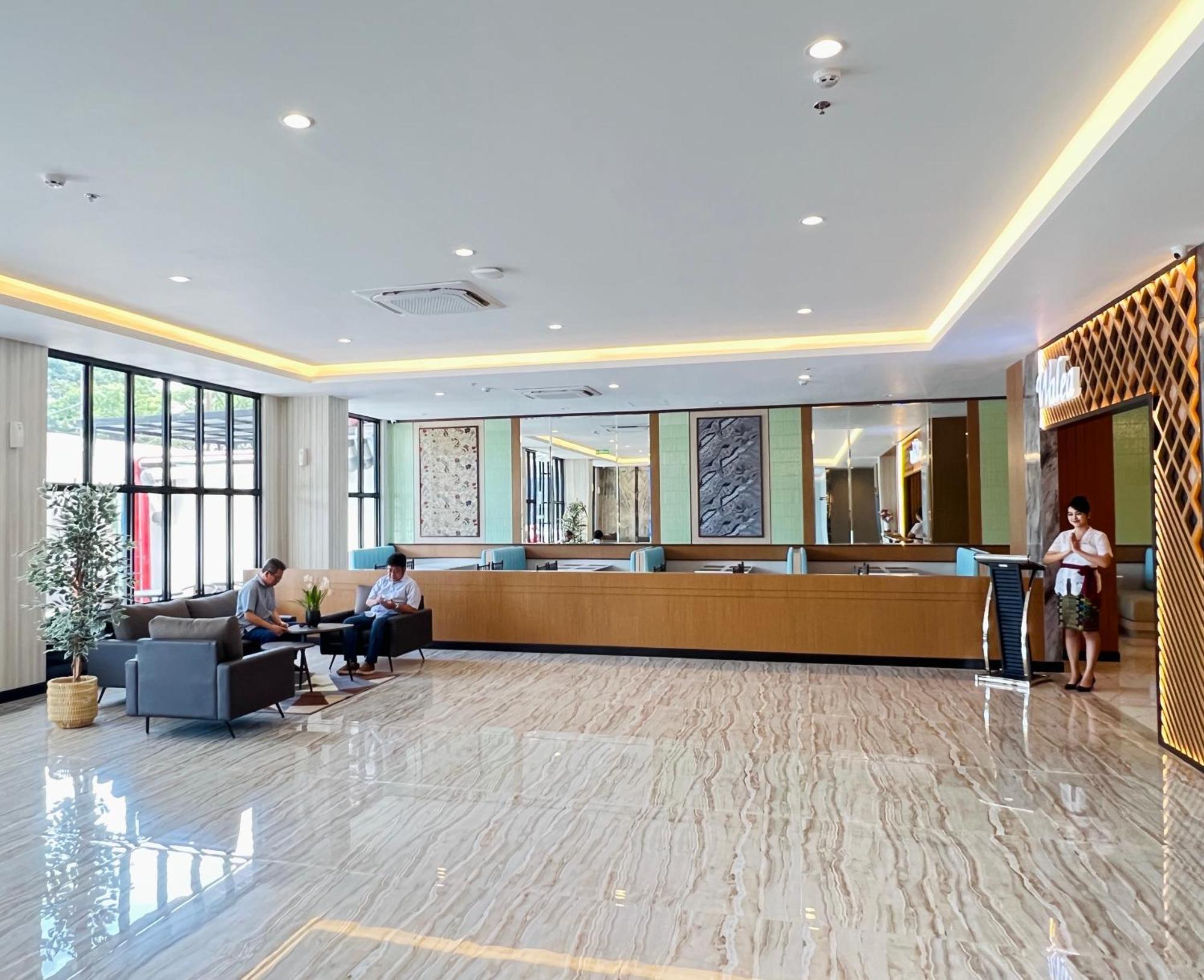 D'Primahotel Airport Sultan Hasanuddin Makassar Sudiang Exterior photo